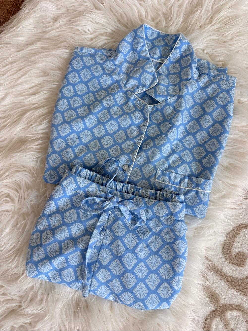 Bundle of two pajamas and two pairs of slippers